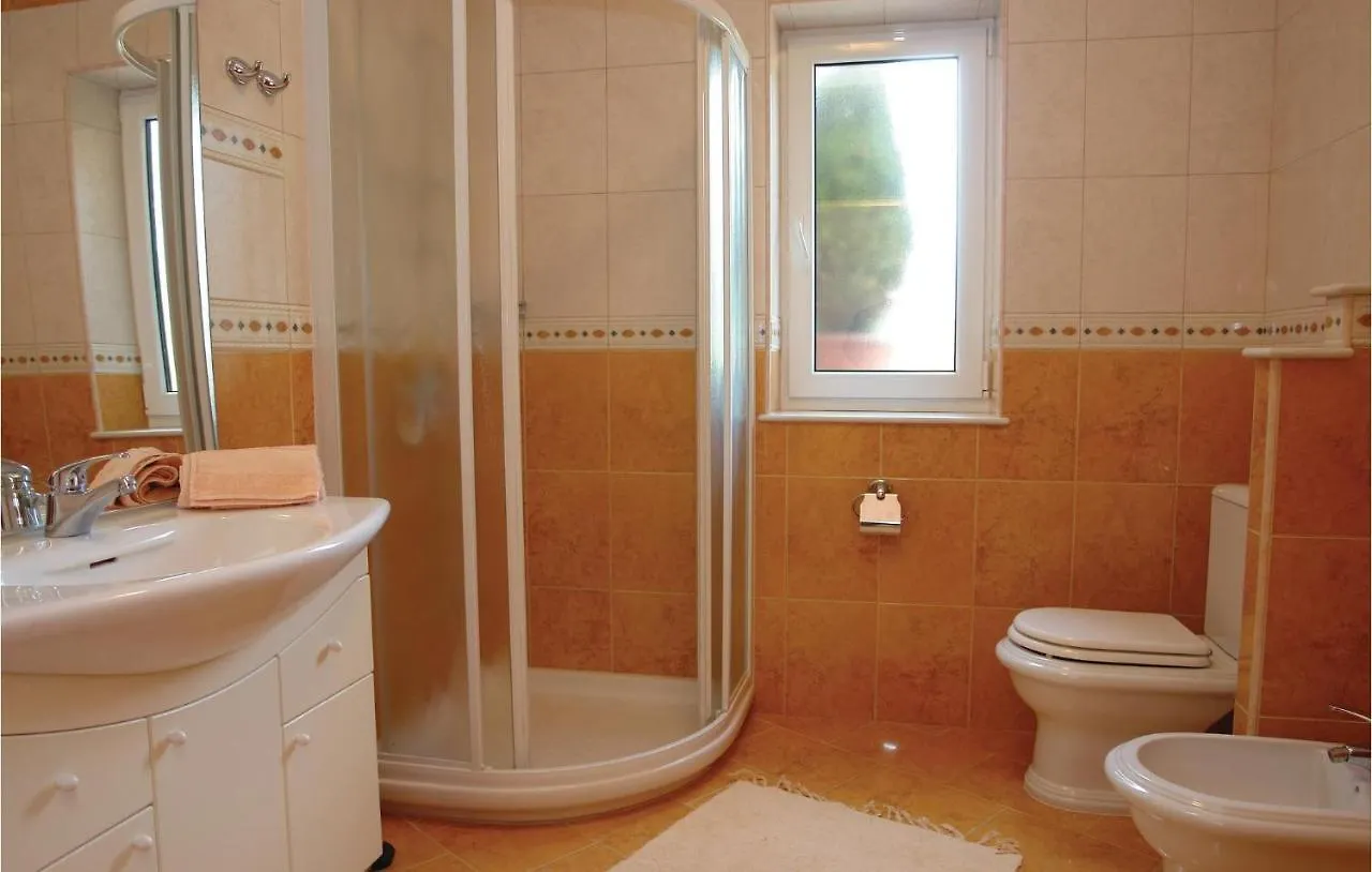 2 Bedroom Awesome Apartment In Novigrad