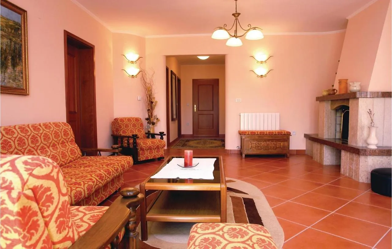 2 Bedroom Awesome Apartment In Novigrad  Novigrad (Istria)