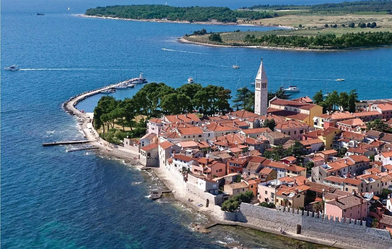 2 Bedroom Awesome Apartment In Novigrad