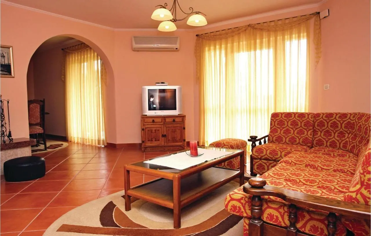2 Bedroom Awesome Apartment In Novigrad