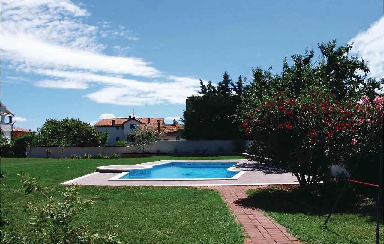 2 Bedroom Awesome Apartment In Novigrad  Novigrad (Istria)